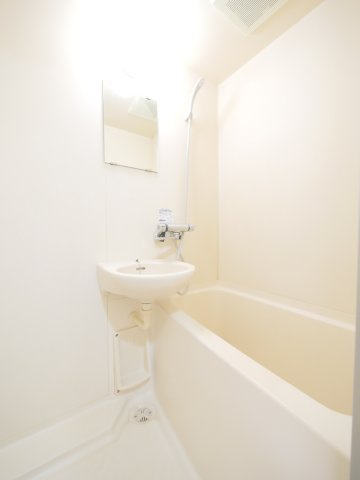 アルフィーネ厚生町の浴室|※写真は別の部屋のものです。