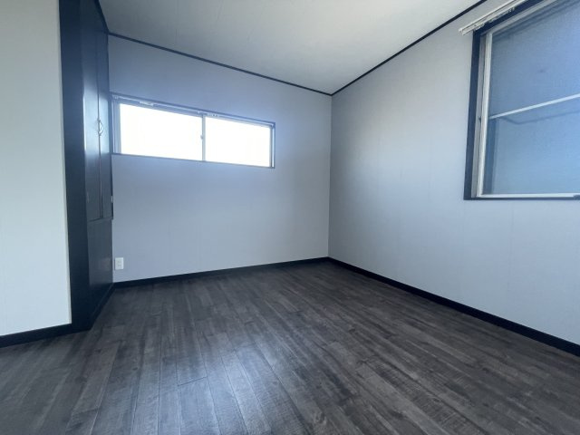 大網白里市木崎貸戸建の洋室