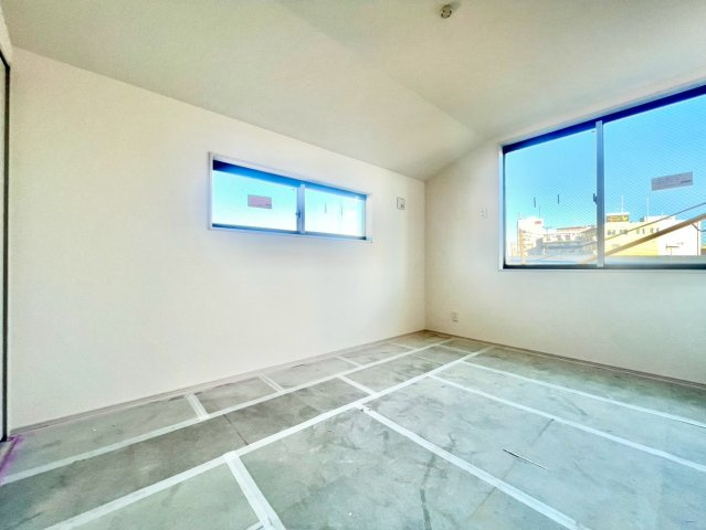 練馬区貫井4丁目　新築戸建の洋室|現地写真

現地ご見学希望・資料請求などお気軽にお問い合わせ下さい！
03-5990-5201