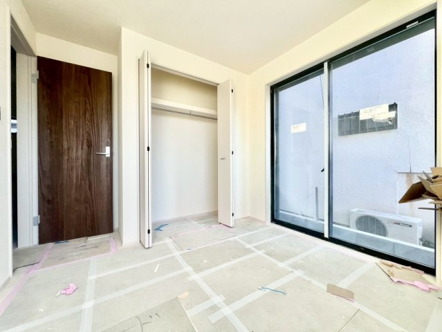 練馬区貫井4丁目　新築戸建の洋室|2026.01.26撮影

現地ご見学希望・資料請求などお気軽にお問い合わせ下さい！
03-5990-5201