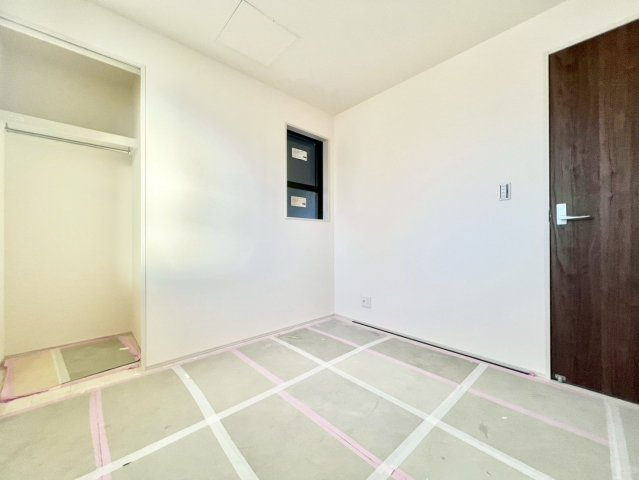 練馬区貫井4丁目　新築戸建の洋室|2026.01.26撮影

現地ご見学希望・資料請求などお気軽にお問い合わせ下さい！
03-5990-5201