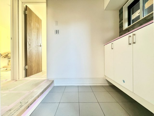 練馬区貫井4丁目　新築戸建の玄関|2026.01.26撮影

現地ご見学希望・資料請求などお気軽にお問い合わせ下さい！
03-5990-5201