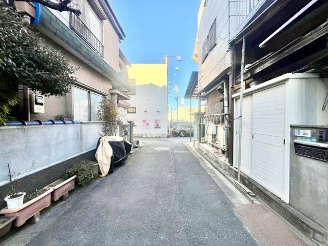 練馬区貫井4丁目　新築戸建の前面道路含む現地写真|2026.01.26撮影

現地ご見学希望・資料請求などお気軽にお問い合わせ下さい！
03-5990-5201