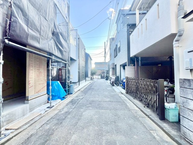 練馬区貫井4丁目　新築戸建の前面道路含む現地写真|2026.01.26撮影

現地ご見学希望・資料請求などお気軽にお問い合わせ下さい！
03-5990-5201