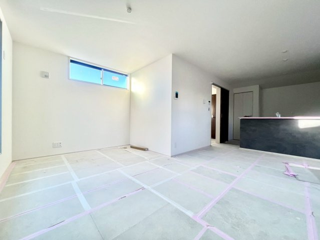 練馬区貫井4丁目　新築戸建の居間・リビング|現地写真

現地ご見学希望・資料請求などお気軽にお問い合わせ下さい！
03-5990-5201