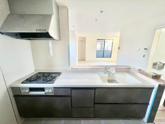 練馬区貫井4丁目　新築戸建のキッチン|2026.01.26撮影

現地ご見学希望・資料請求などお気軽にお問い合わせ下さい！
03-5990-5201