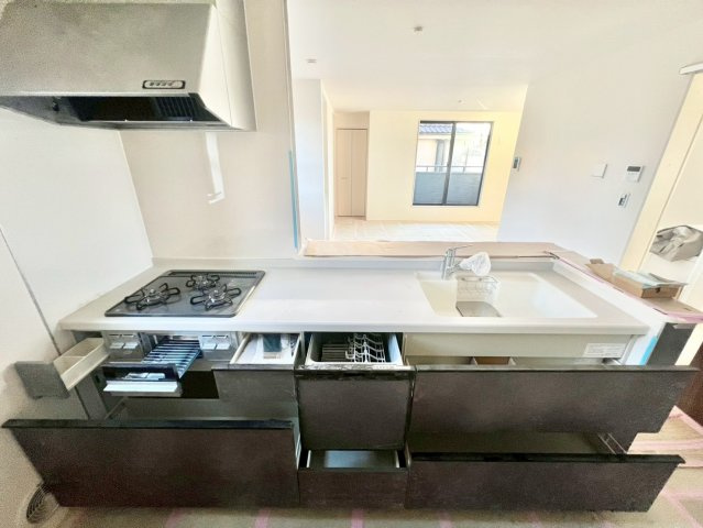 練馬区貫井4丁目　新築戸建のキッチン|2026.01.26撮影

現地ご見学希望・資料請求などお気軽にお問い合わせ下さい！
03-5990-5201