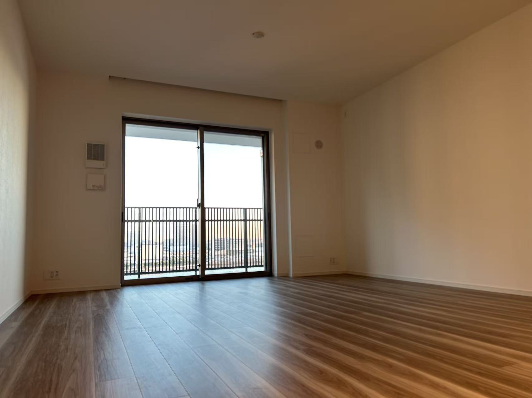 Park Village E棟 13階の洋室