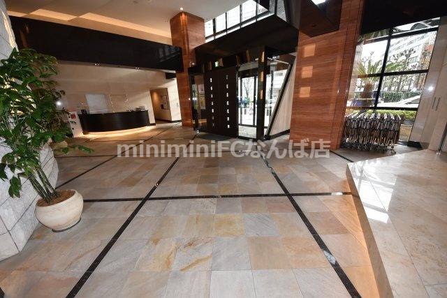 カスタリアタワー肥後橋のエントランス|お問合せはミニミニなんば店へお問合せ下さい。06-6633-2100へ！