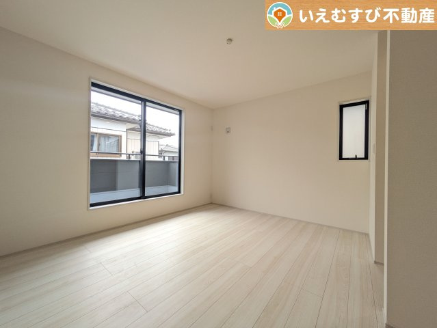 Livele Garden.S　深谷上野台第23の洋室|シンプルで明るいお部屋
2面採光で日当り良好！シンプルなお部屋なので自分で家具を選ぶのが楽しみですね！