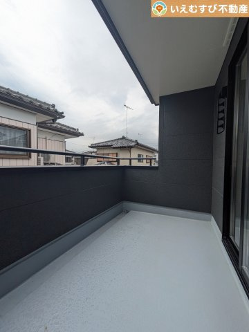 Livele Garden.S　深谷上野台第23のバルコニー|南バルコニーで毎日のお洗濯もラクラク快適
しっかり太陽の光が降り注ぐ南向きなのでお洗濯物が乾きやすい♪