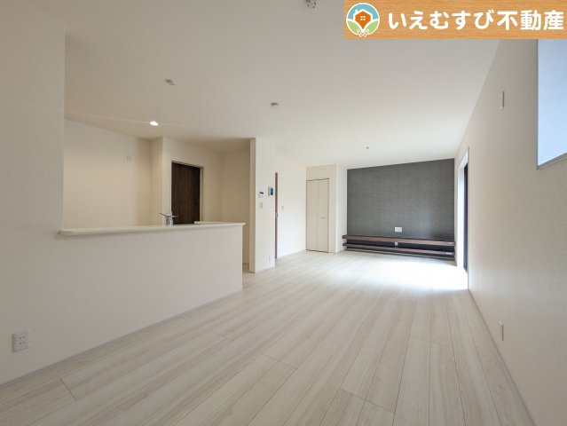 Livele Garden.S　深谷上野台第23の居間・リビング|自然光で満たされる明るく開放感溢れるリビング
たっぷりの採光で明るい空間。家族みんなでくつろげます♪