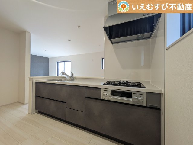 Livele Garden.S　深谷上野台第23のキッチン|機能性収納性に溢れるキッチン
収納もたっぷり付いていてすっきり片付く！毎日楽しくお料理が出来そうです！