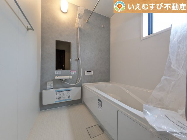 Livele Garden.S　深谷上野台第23の浴室|クールなグレーが高級感を演出
おしゃれな雰囲気の浴室。ゆとりの空間で一日の疲れをしっかりリセット♪
