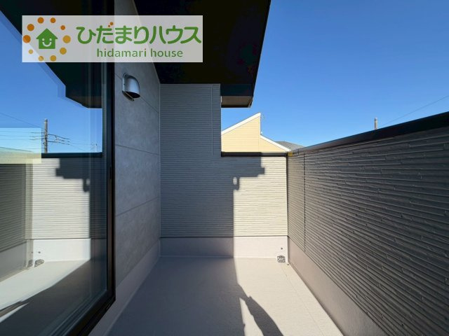【バルコニー】 | 我孫子市寿4期　新築戸建　1号棟 | 広々としたバルコニーは、大量の洗濯物を干しても余裕！お布団だって、家族全員分をいっきに干せますね(^O^)