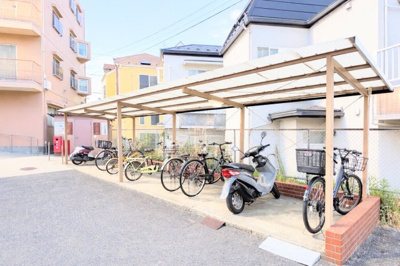 【駐輪場】 | 鴨居クリスコーポ | ◆子育て世代のスタッフもいますので、お客様目線での物件選び、ご提案が可能です。お問い合わせいただきました物件以外も多数ご紹介させていただきます。