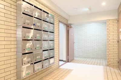 【その他共用部分】 | 鴨居クリスコーポ　鴨居まで7分/ペット飼育可/Renovation物件/日当良好/駅まで平坦 | ◆管理体制良好なマンションです。清潔感のあるエントランスに開放感のある住環境。