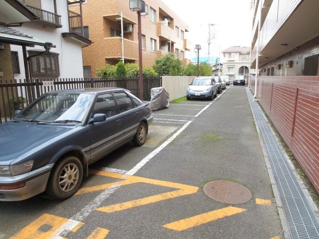 ブリケエクセランスの駐車場