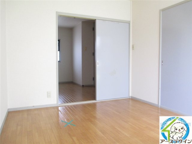 ハイツデアイの洋室