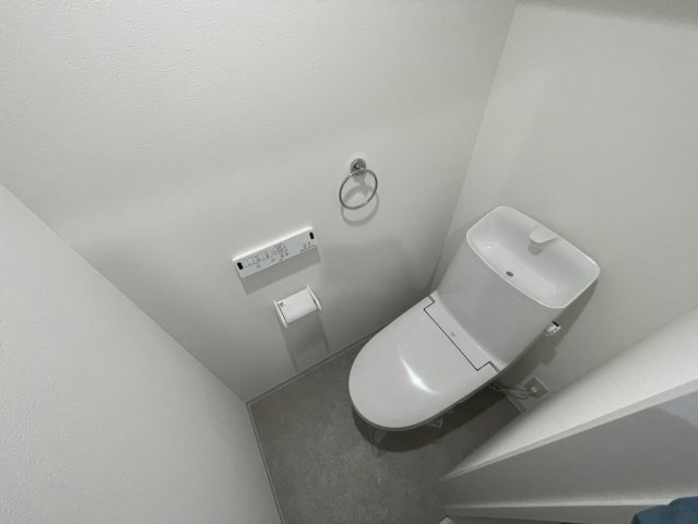 EIJU粉浜駅前のトイレ