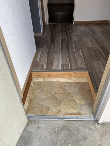 コーポクラモチの玄関