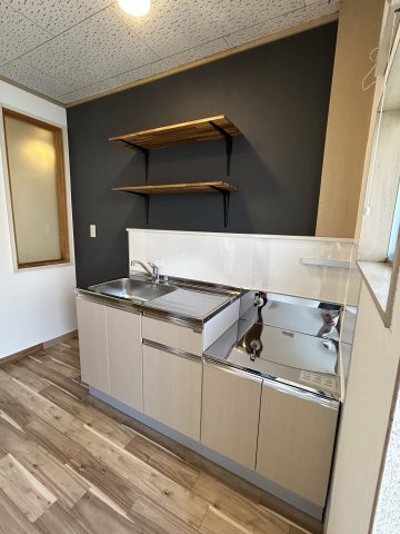 コーポクラモチのキッチン|きれいなキッチンです　※画像は103号室のものです