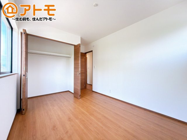 【寝室】 | 沼津市岡宮2期　新築一戸建て　全１棟 | 毎日すごす部屋の広さや陽当りも気になるポイントですね！現地で体感してみてください♪