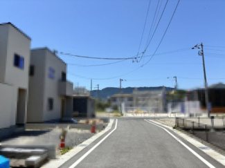 【前面道路含む現地写真】 | 大津市雄琴5丁目11　新築戸建 | 2026年5月撮影、前道
