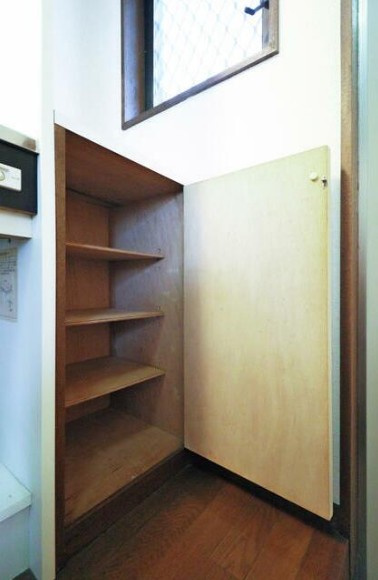 ヴィラ弥生の玄関