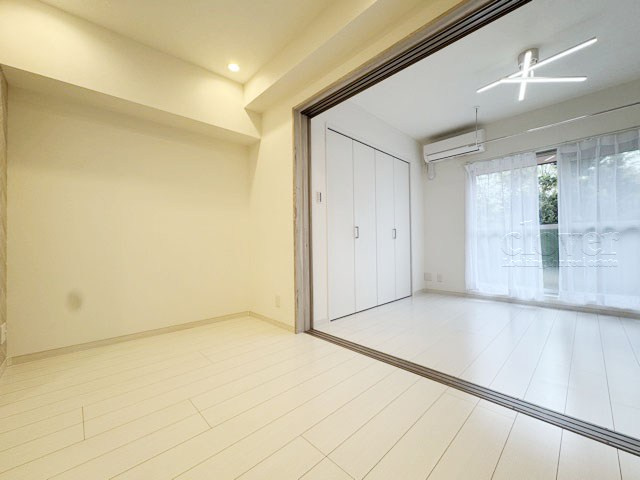 【ダイニング】 | 第22宮庭マンション | ダイニングキッチンのスペース。ソファーとテレビ台といった大型家具を配置するには少し難しいものの、生活動線を考えてレイアウトを考えましょう。～即日のご見学可能～　お問合せはお気軽にどうぞ。
