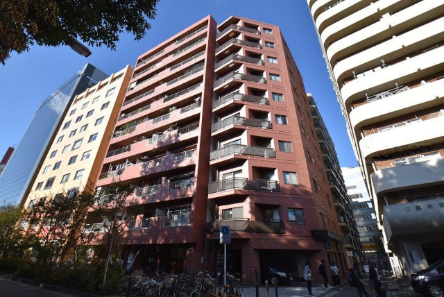 【外観】 | 第22宮庭マンション | 手入れの行き届いた外壁やエントランスなど、「見ればわかる」レベルで清潔感を保ったマンションです。築年数を感じさせない姿で皆様をお出迎えします。～即日のご見学可能～　お問合せはお気軽にどうぞ。
