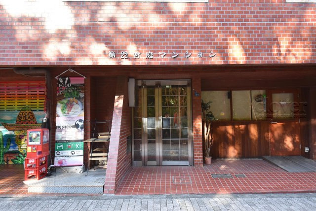 【エントランス】 | 第22宮庭マンション | オートロックを備えた、マンションのエントランス。やはりセキュリティの観点は欠かすことができません。皆様を“安全”に送り出し、出迎えてくれます。～即日のご見学可能～　お問合せはお気軽にどうぞ。
