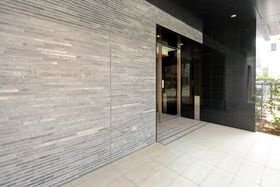 メゾンカルム本郷のエントランス