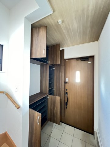 磯城郡田原本町大字新木の玄関|収納もある玄関です