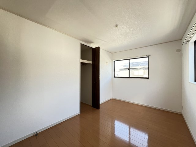 磯城郡田原本町大字新木の洋室|明るい洋室６帖です　クローゼット付き