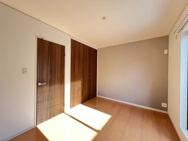 磯城郡田原本町大字新木の洋室|明るい洋室６帖です　クローゼット付き