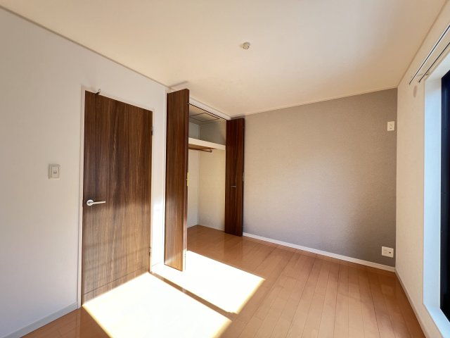 磯城郡田原本町大字新木の洋室|明るい洋室６帖です　クローゼット付き