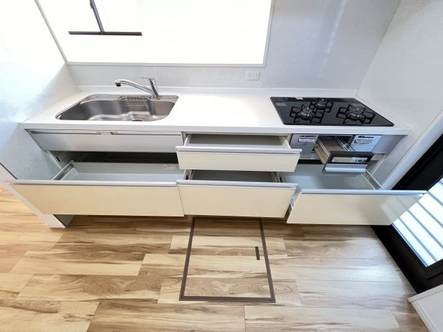 磯城郡田原本町大字新木のキッチン|引き出し収納が使いやすいシステムキッチン