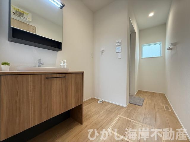 平塚市夕陽ケ丘　新築戸建　全２棟の脱衣所|脱衣スペース