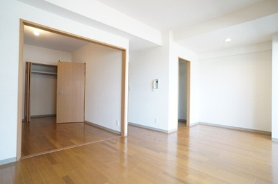 【居間・リビング】 | アビタシオン大島 | こちらの居間で趣味の時間をお楽しみください