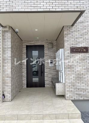 足立区六町２丁目のアパートのエントランス