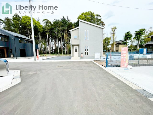 かすみがうら市下稲吉2期　新築戸建　5号棟の前面道路含む現地写真