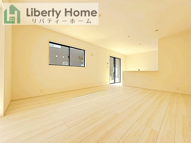 かすみがうら市下稲吉2期　新築戸建　5号棟の居間・リビング