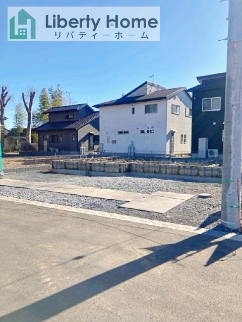 かすみがうら市下稲吉2期　新築戸建　5号棟の前面道路含む現地写真