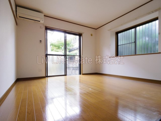 小平市上水本町６丁目のアパートの居間・リビング