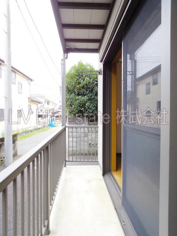 小平市上水本町６丁目のアパートのバルコニー