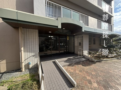 ファミールハイツ久留米 壱番館のエントランス