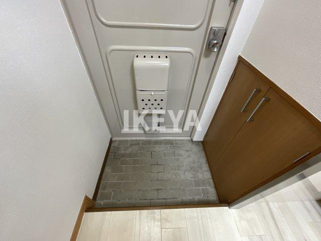 中村ビルマンションの玄関