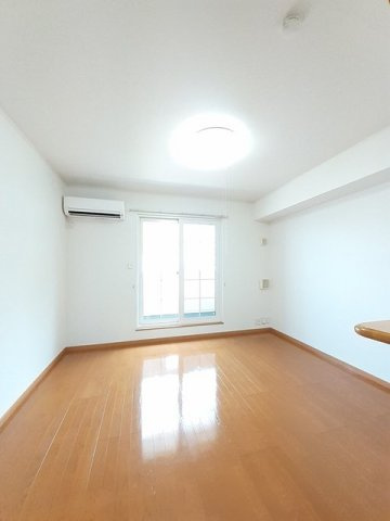 ブライトガーデン　Ａの居間・リビング