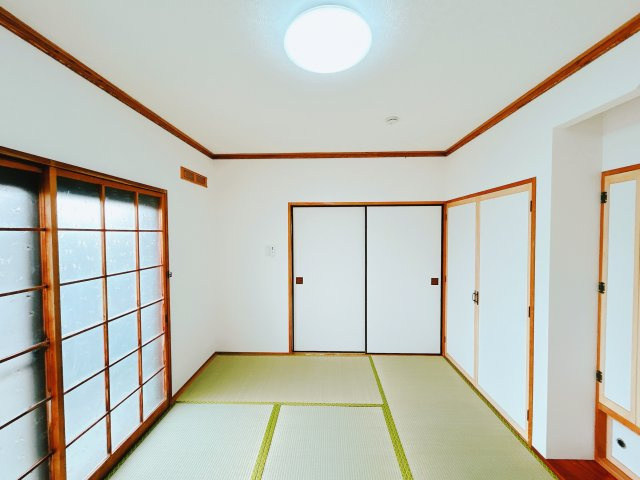 【和室】 | 北見市桜町５丁目１０番地８　中古売家 | 【リフォーム後】1階和室です。クロスの張替えと畳の表替えを行いました。